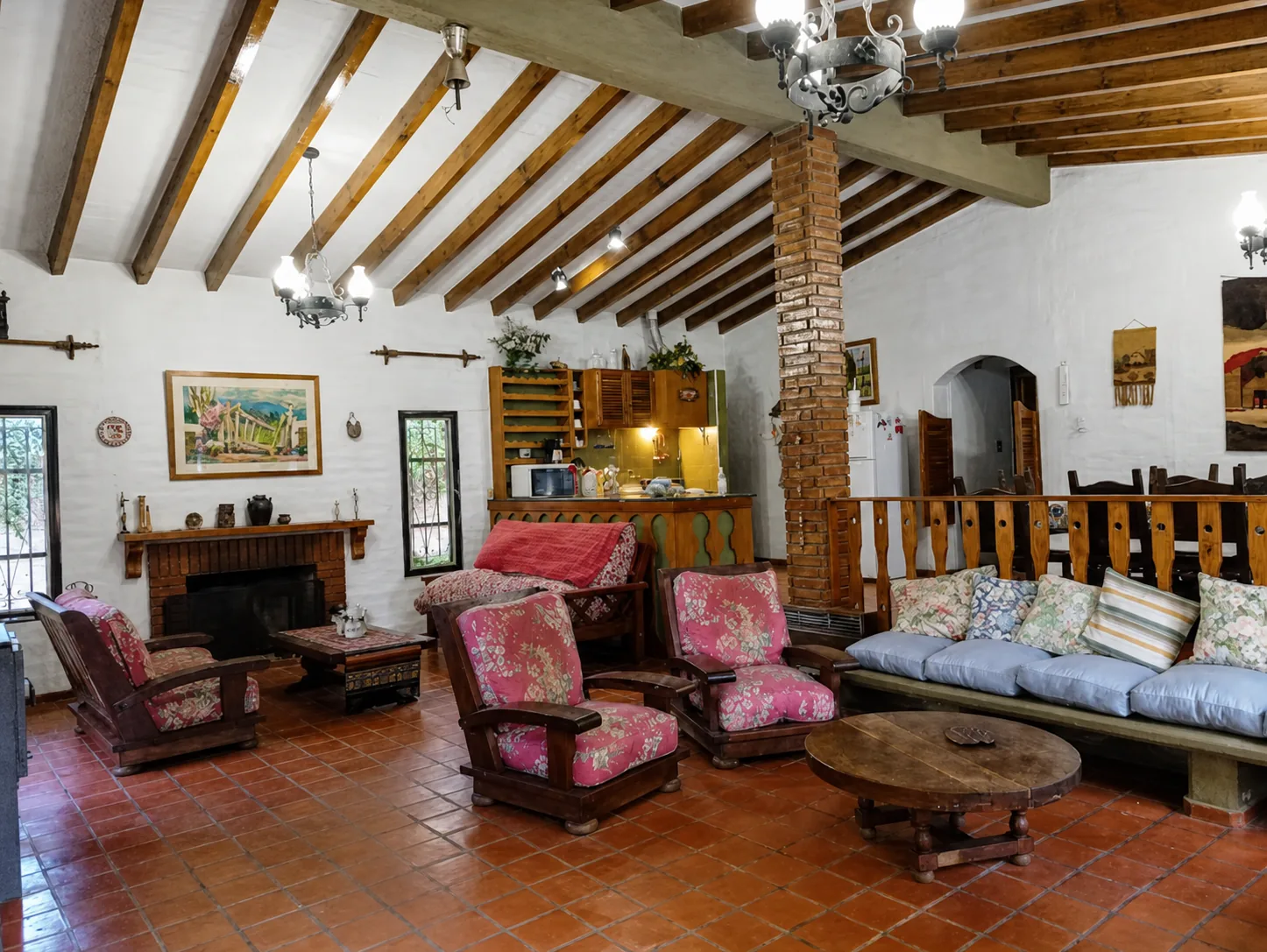 Amplio living de la Casa de Campo El Picaflor